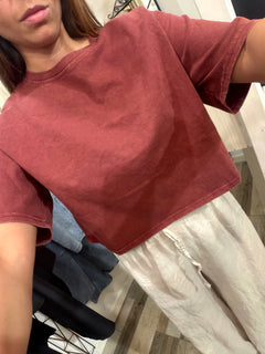 T-shirt crop 100% cotone effetto consumato rossa