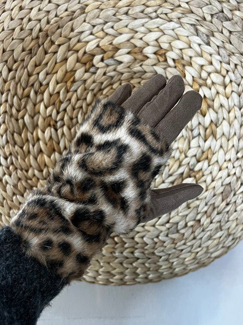 Guanti scamosciati con inserto in ecopelliccia animalier estraibile tortora