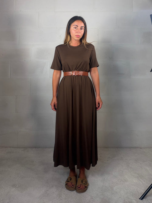Maxi abito t-shirt in viscosa “per tutte le taglie” marrone