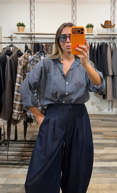 Pantalone baggy effetto denim blu con pence
