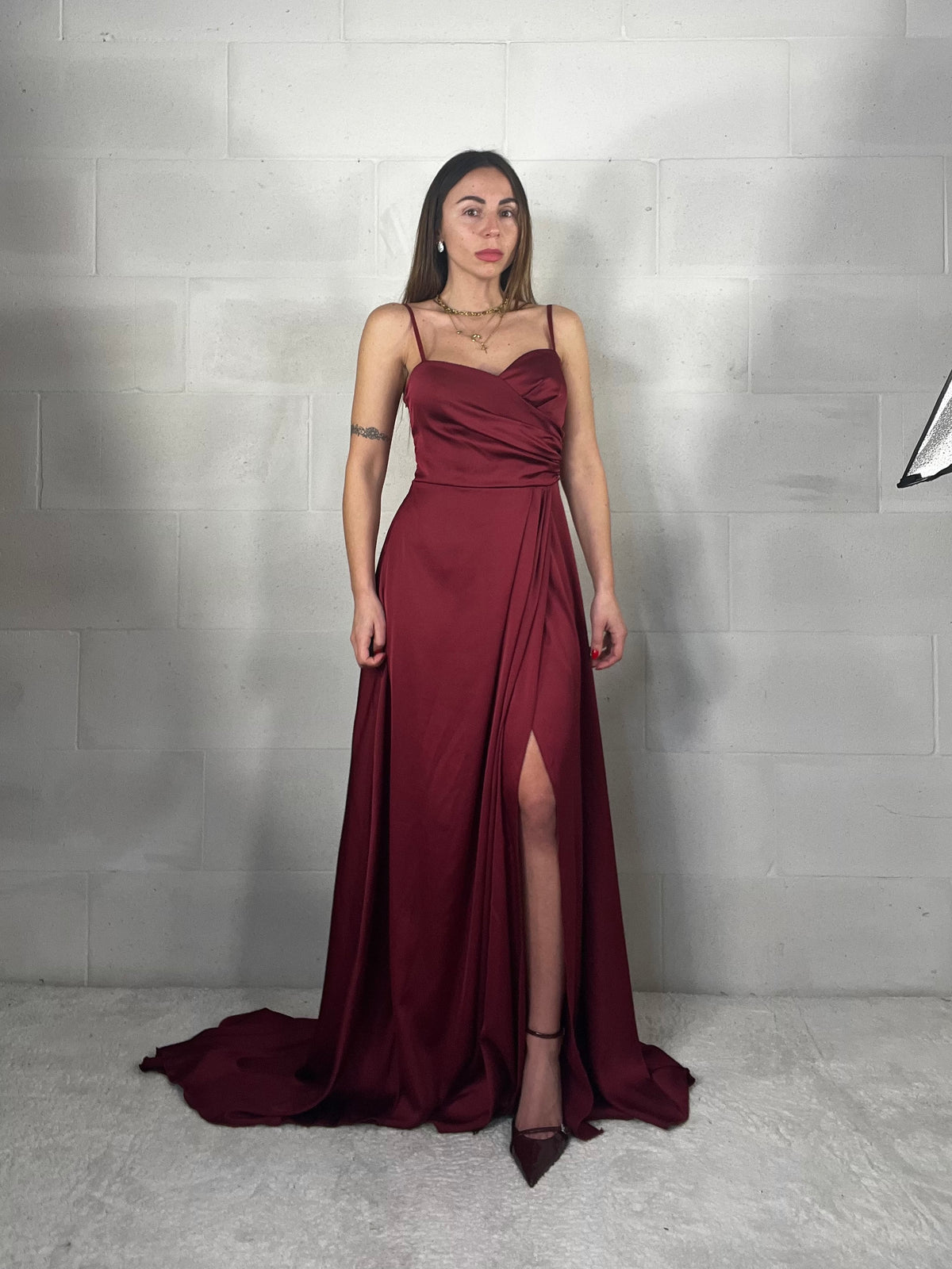 Maxi abito da cerimonia Venere bordeaux con strascico