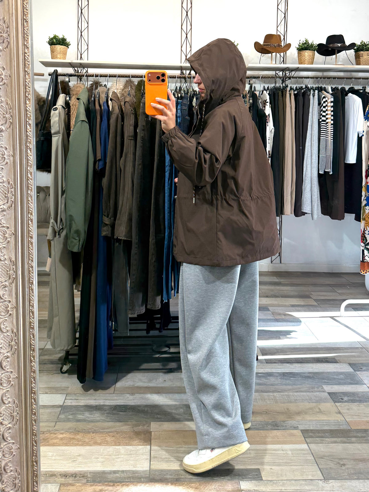 Giacca stile impermeabile con coulisse marrone