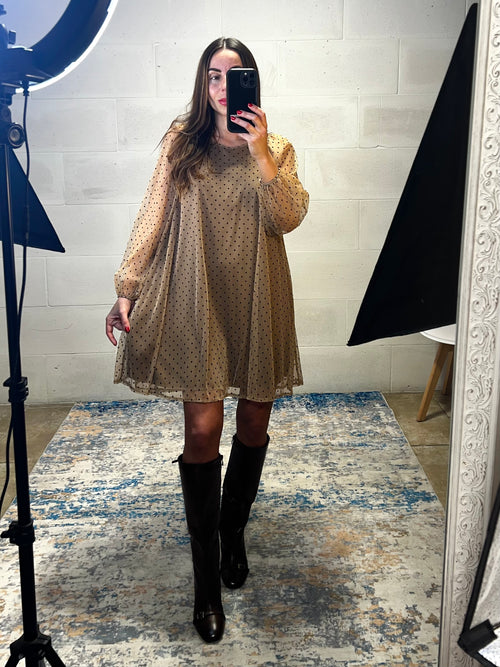 Abito ampio velato nude con pois