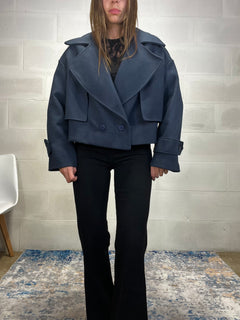 Cappotto corto “Eleganza senza tempo” blu