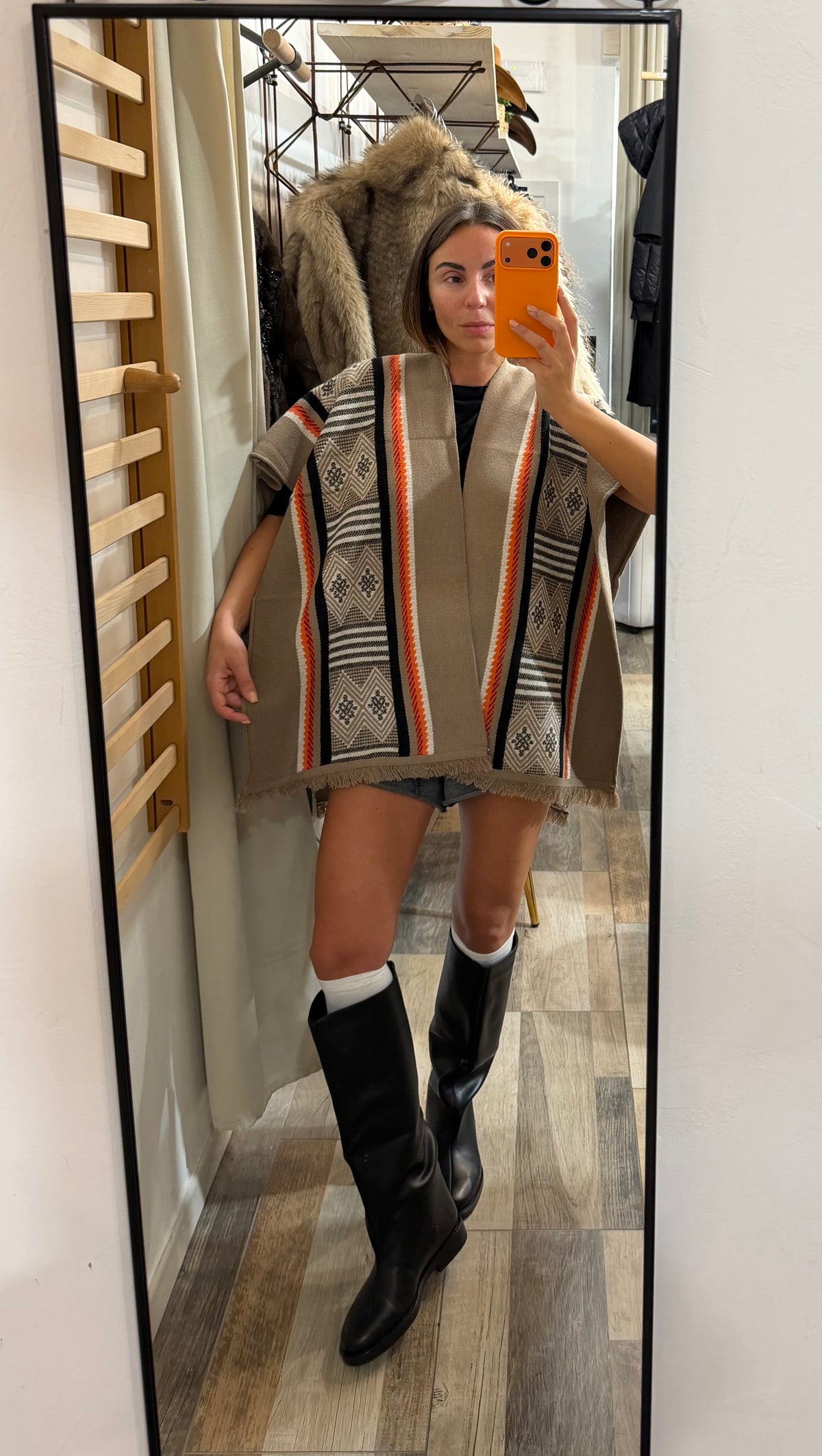 Poncho in 100% viscosa beige