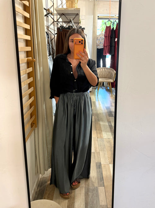 Pantalone satinato viscosa misto seta grigio