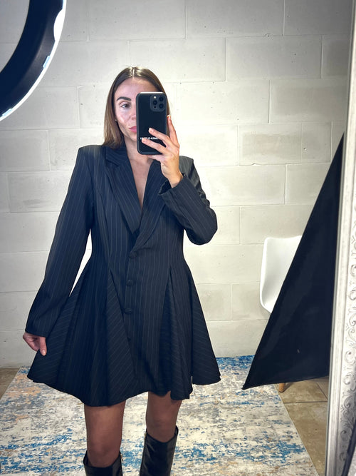 Abito a giacca gessato modello a ruota