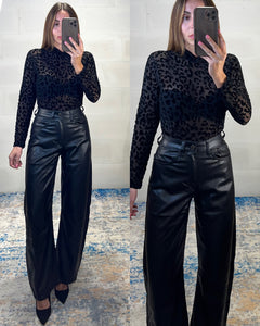 Pantalone baggy in ecopelle