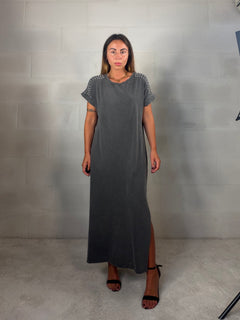 Maxi abito effetto consumato con borchie in 90% cotone