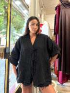 Blusa con lacci frontali over 100% lino nera