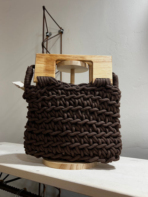 Borsa Cuba in corda con tracolla e manico in legno color testa di moro
