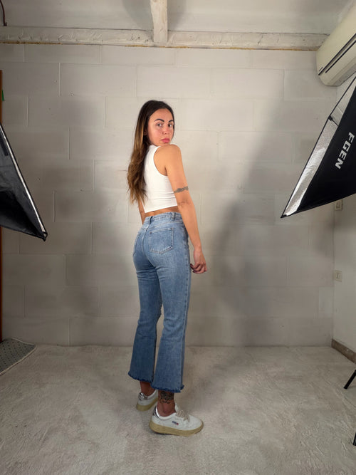 Jeans 7/8 a zampetta con strappi