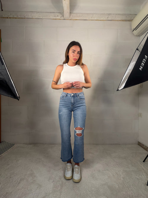 Jeans 7/8 a zampetta con strappi