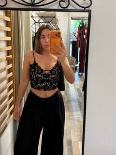 Top in pizzo con spalline regolabili nero