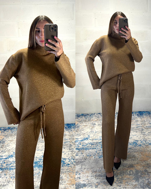 Coordinato simil lana elasticizzato color cammello inserto filo lurex dorato