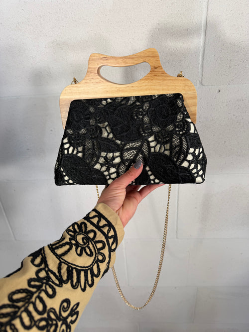 Borsa manici in legno e tracolla in pizzo nera