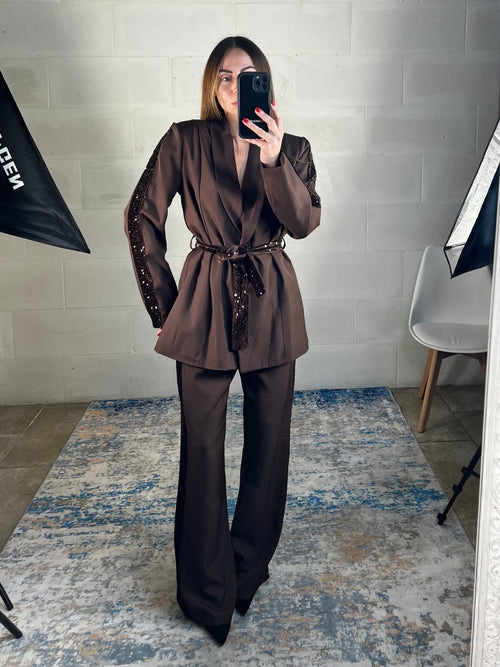 Tailleur luna marrone con bande paillettes