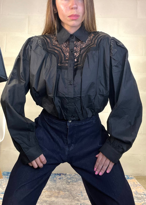 Camicia crop con lavorazione