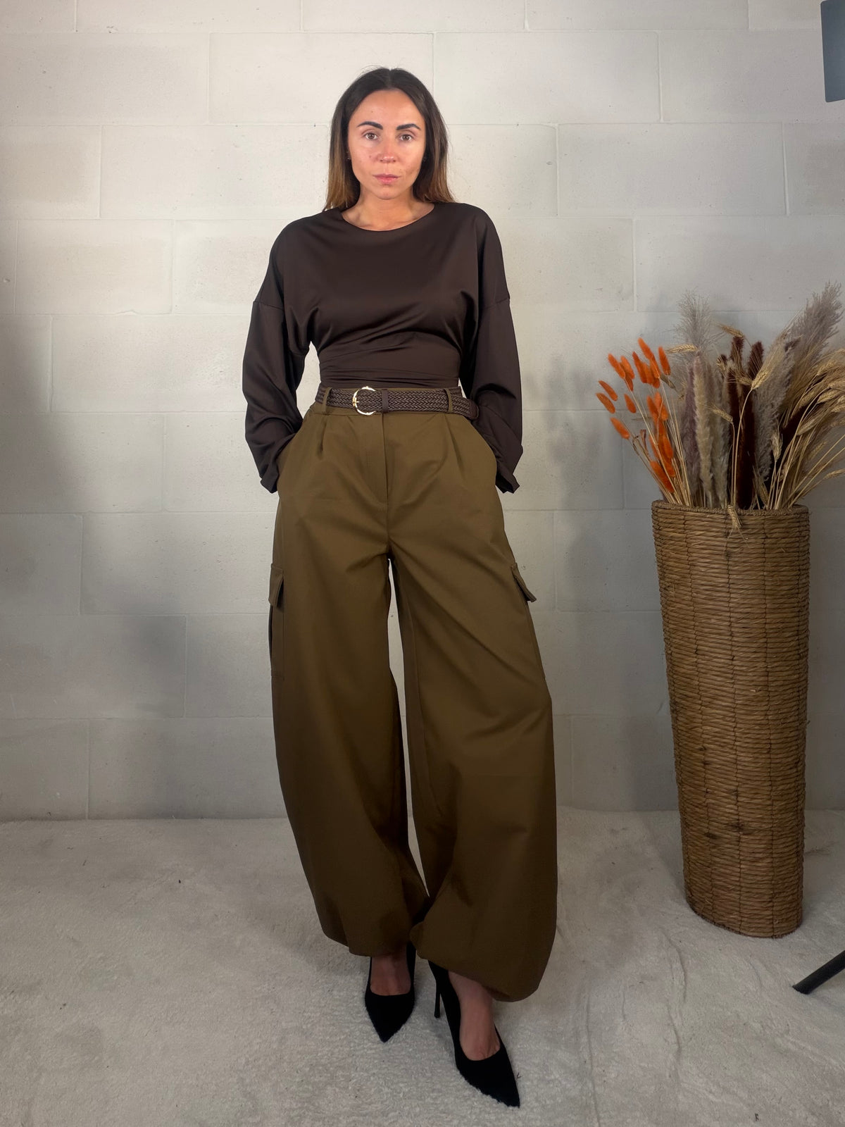 Pantalone cargo camel con coulisse sul fondo