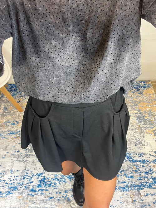 T-shirt over slavata con strass neri