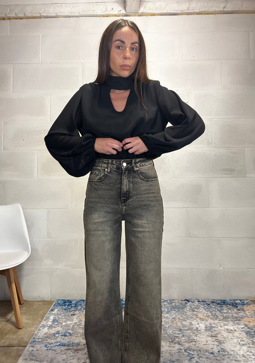 Denim grigio a palazzo sfumature color sabbia