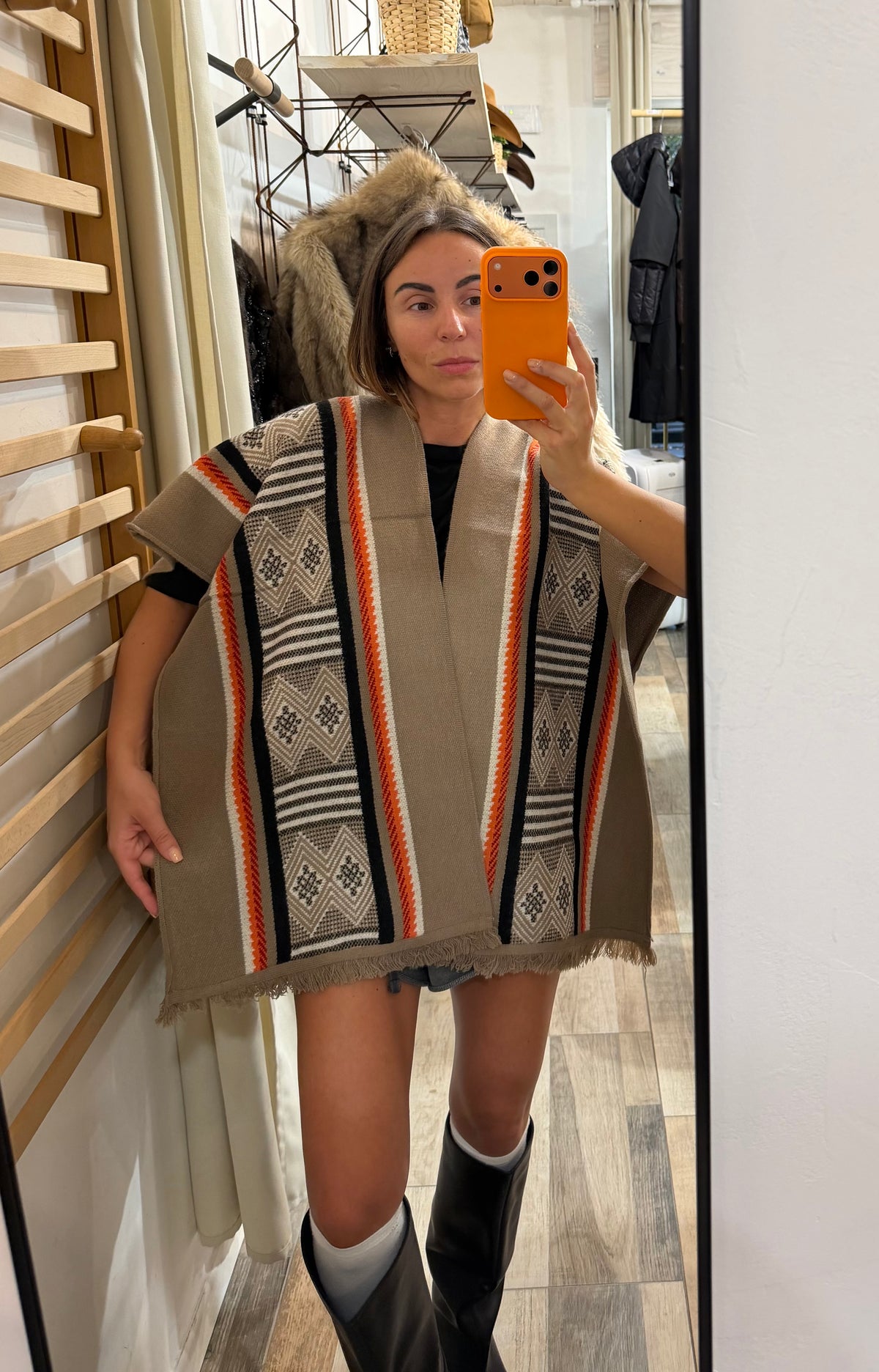 Poncho in 100% viscosa beige
