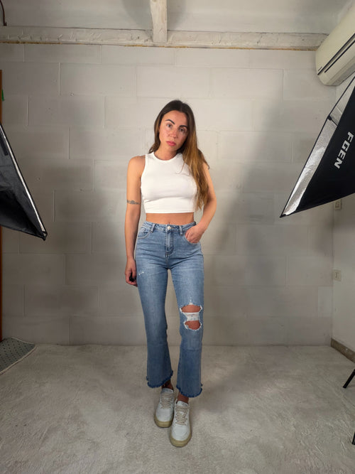 Jeans 7/8 a zampetta con strappi