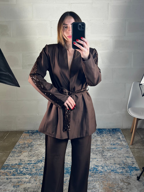 Tailleur luna marrone con bande paillettes
