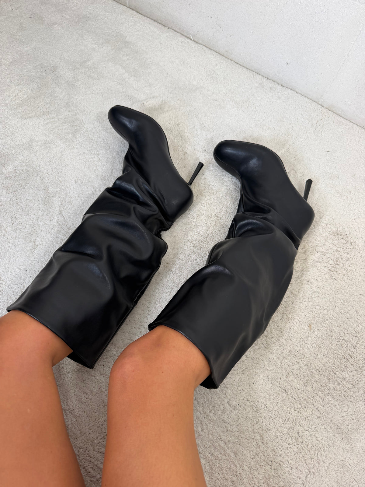 Stivale tacco 9 cm nero punta rotonda Runway