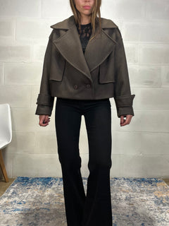 Cappotto corto “Eleganza senza tempo” marrone