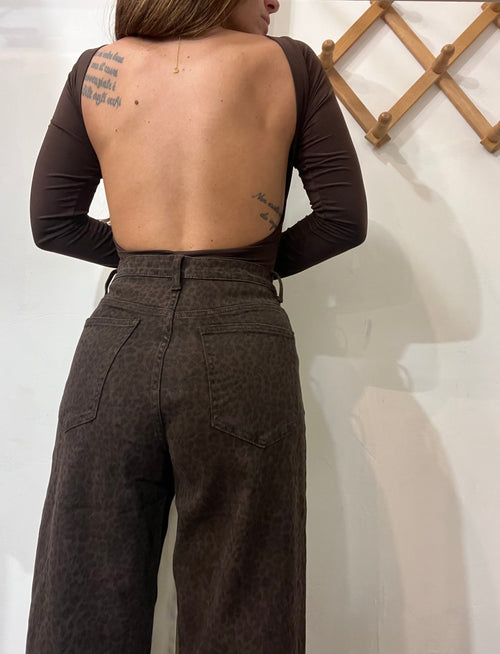 Body elasticizzato marrone maxi scollo sul retro
