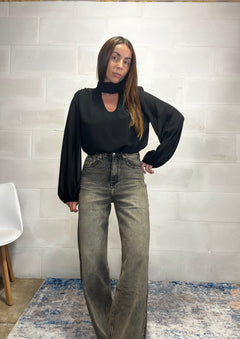 Denim grigio a palazzo sfumature color sabbia