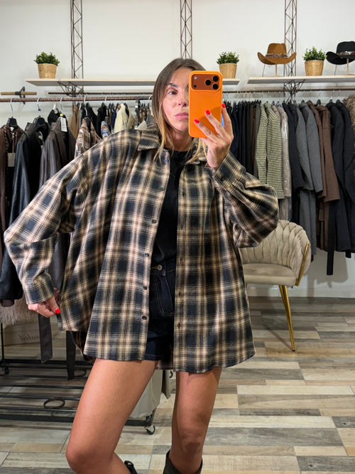 Camicia over in flanella tartan nera