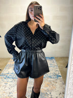 Camicetta satinata pois nera