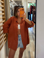 Camicia over in 100% lino terra bruciata