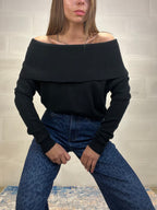 Pull risvolto e spalle cadenti nero