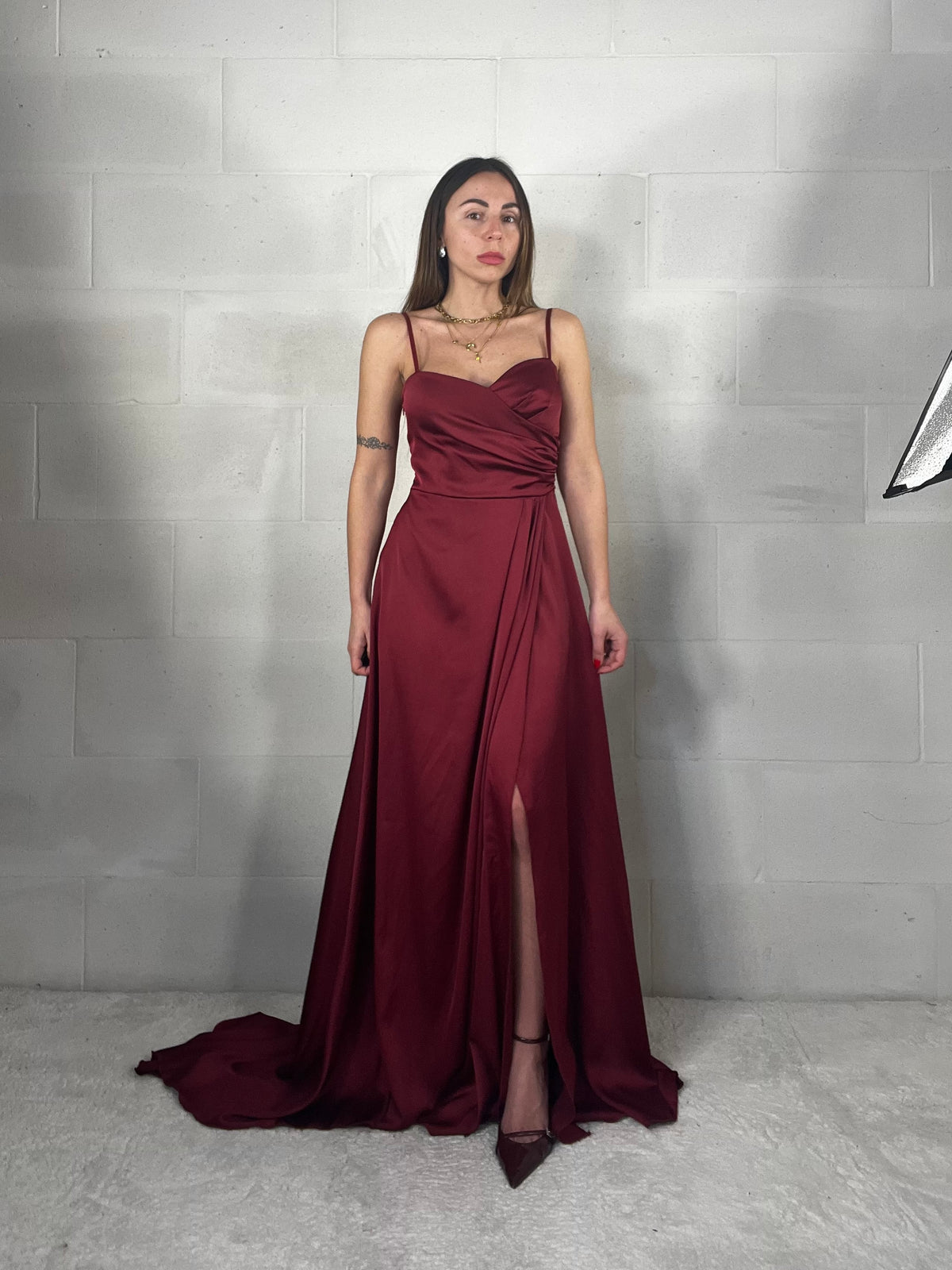 Maxi abito da cerimonia Venere bordeaux con strascico