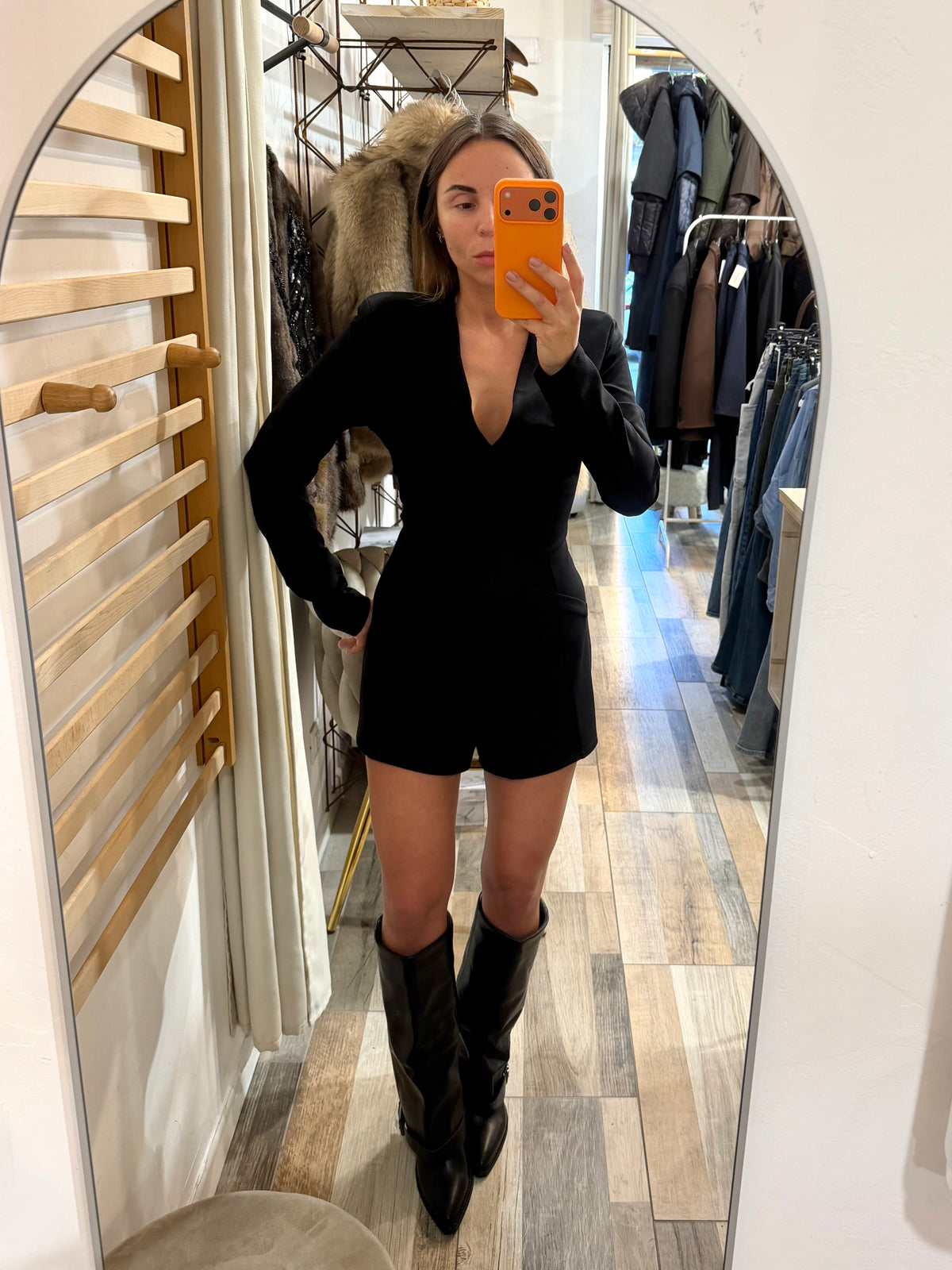 Tutina Asia nera