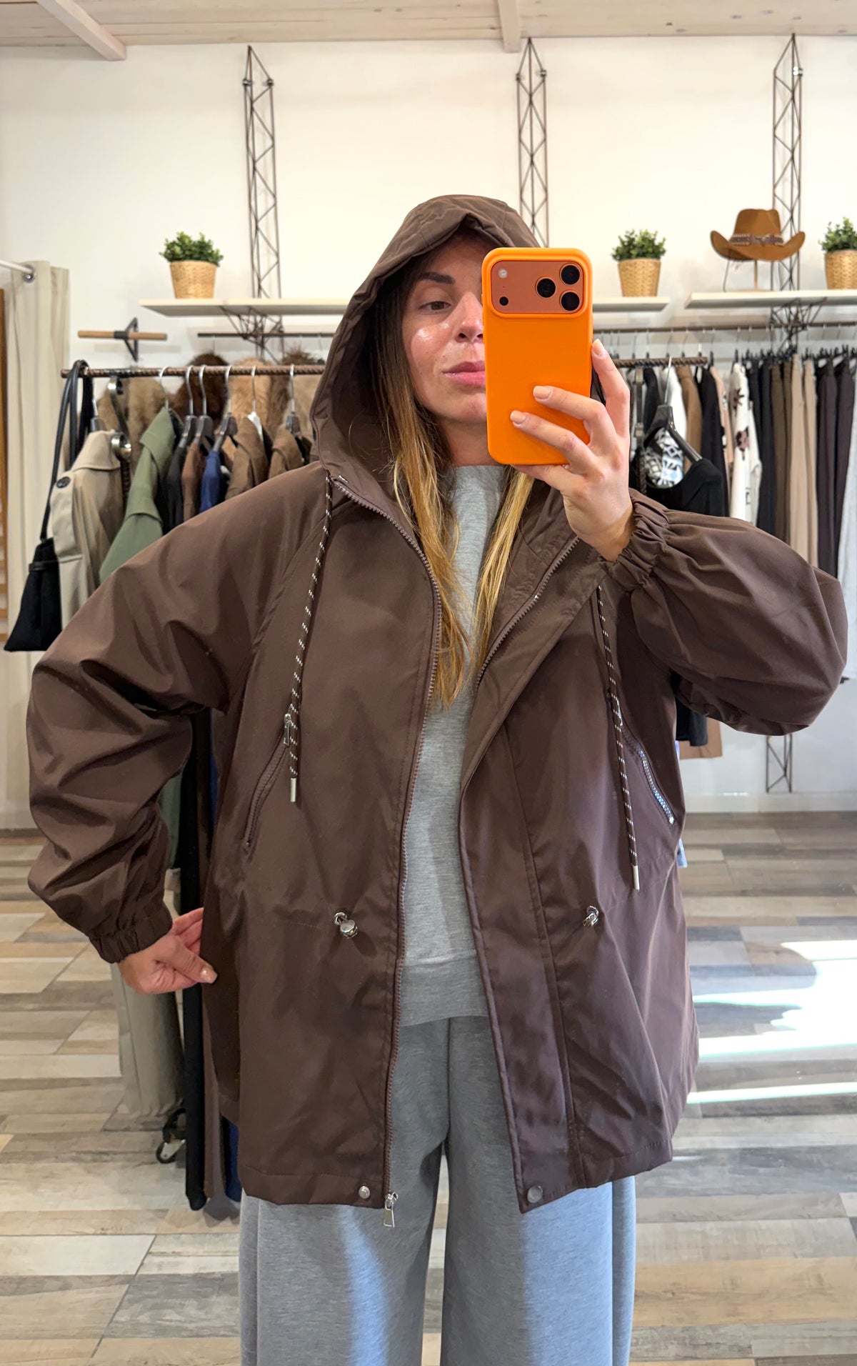 Giacca stile impermeabile con coulisse marrone