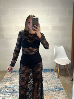 Maxi abito in pizzo con spacco