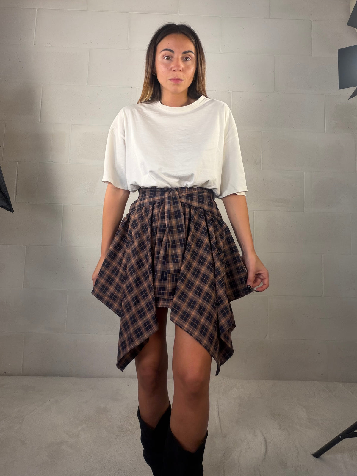 Gonna tartan asimmetrica con nodo frontale blu