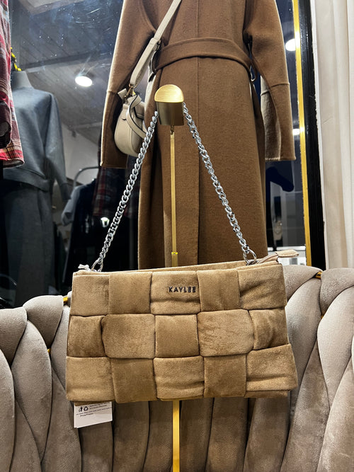 Borsa intrecciata eco suede sabbia