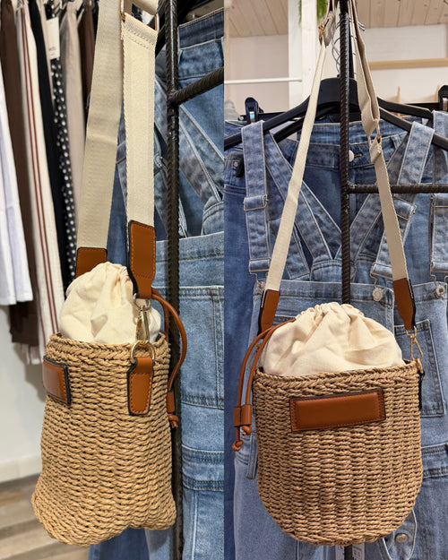 Borsa a secchiello in vimini con tracolla dettagli camel